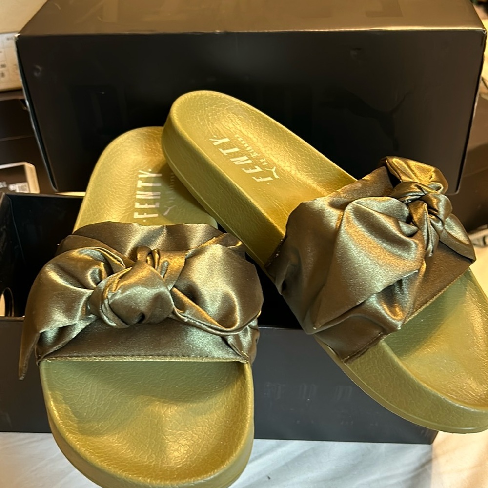 BNIB Rihanna Fenty puma olive branch bow slide women’s 9.5